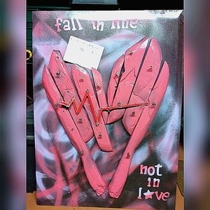 Fall in Line wall decor